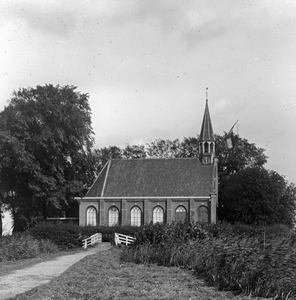 811953 Gezicht op de N.H. kerk van Noordse Dorp (gemeente Nieuwkoop, Zuid-Holland).